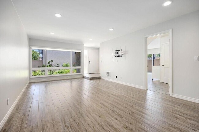 Building Photo - 806 S Sierra Ave