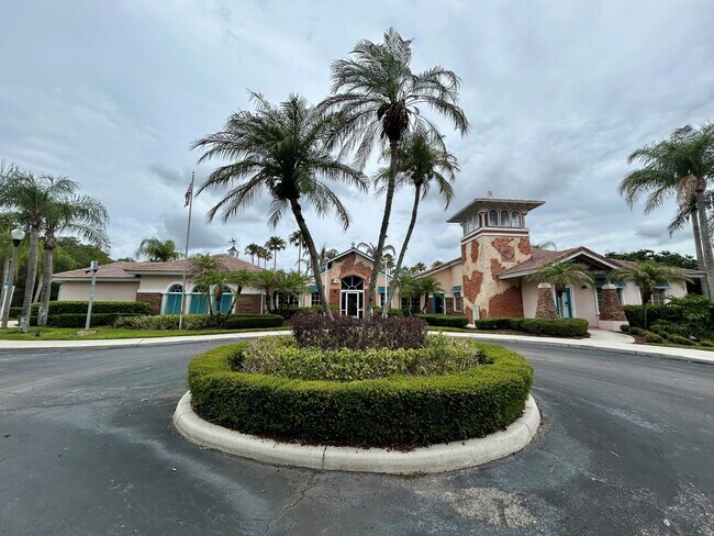 Building Photo - 9053 Lee Vista Blvd
