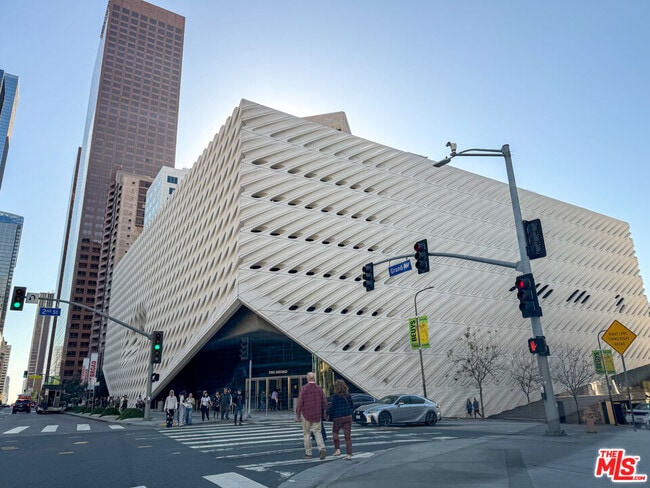 Building Photo - 630 N Grand Ave