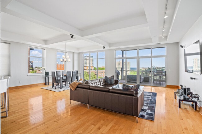 Building Photo - 1313 N Franklin Pl