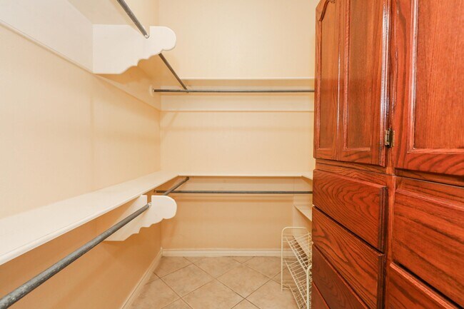 Building Photo - 1237 Whisper Hill Dr