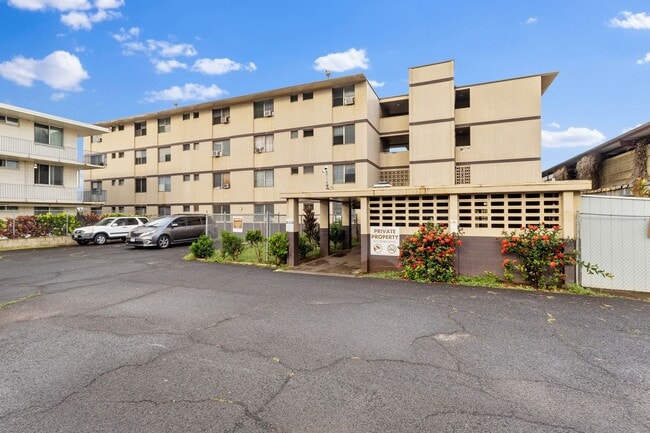 Building Photo - Discover this pet-friendly 2-bedroom condo
