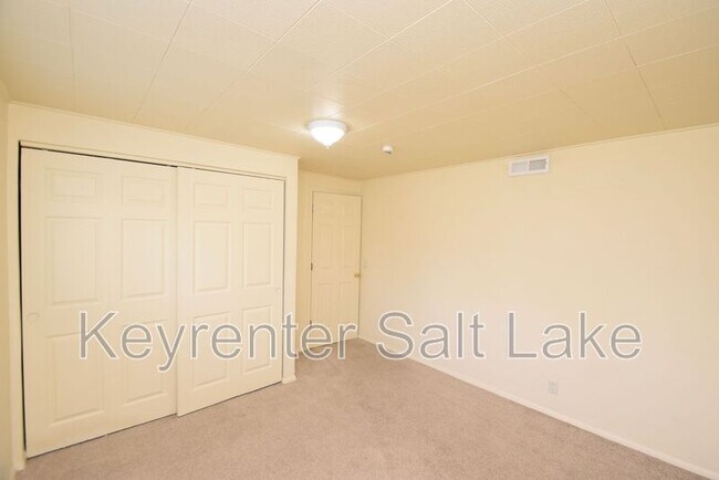 Building Photo - 9408 Turnpike Ln