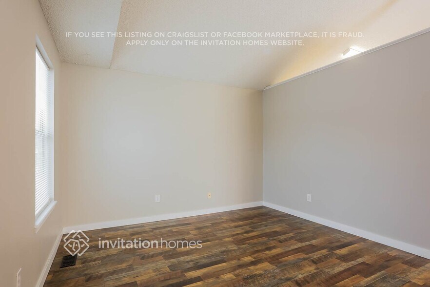 Building Photo - 4938 S Sedalia Way
