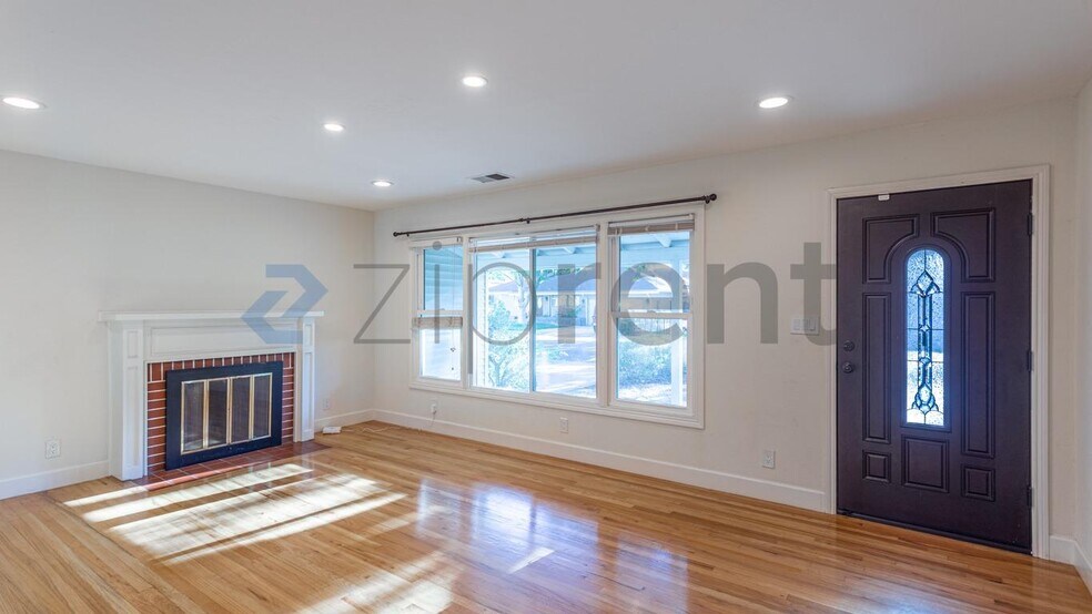 Building Photo - Unit