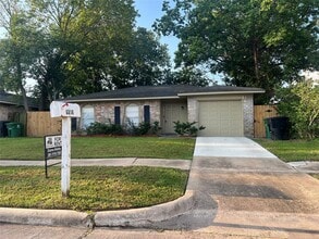 Building Photo - 4914 Fairgreen Ln