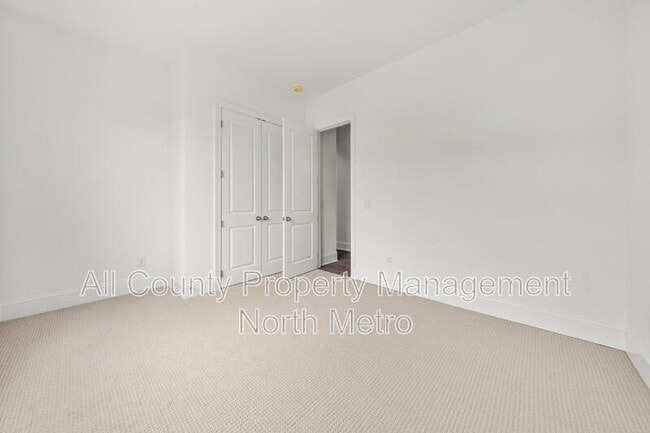 Building Photo - 382 Tillman Pass