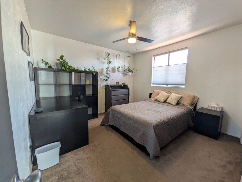 Building Photo - 240 N 17th St