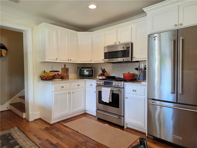 Building Photo - 2076 Anderson Dr SE