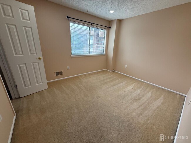 Building Photo - 1302 Edison Glen Terrace