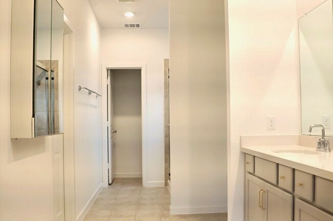 Building Photo - 17631 Carnation Gln Dr
