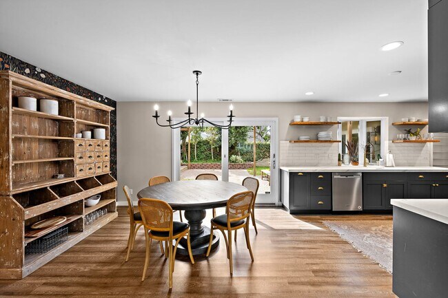 Building Photo - Beautifully Remodeled Rossmoor Home in a P...