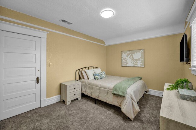 Building Photo - FULLY FURNISHED & BEAUTIFULLY REMODELED CLASSIC HOME NEAR UNR WITH UNBEATABLE I-80 ACCESS