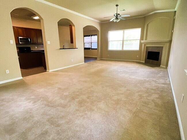 Building Photo - 1014 Spring Lakes Haven