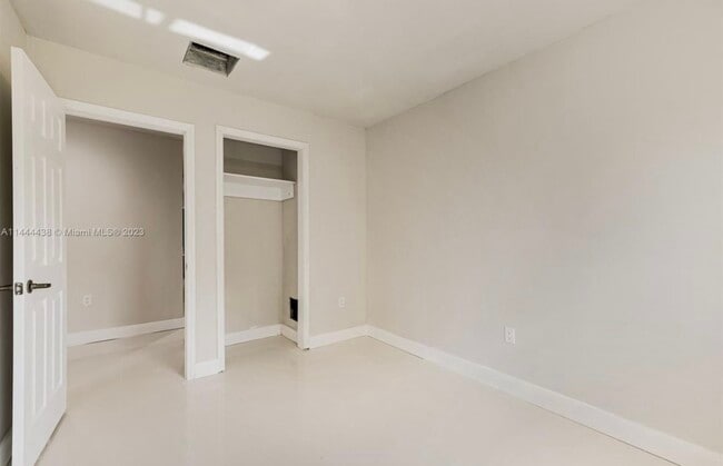 Building Photo - 1521 NW 8th Ave