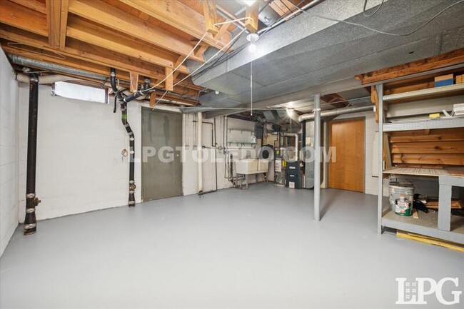 Building Photo - 3860 Sheffield Ct