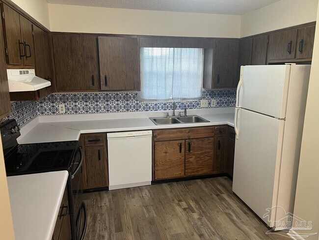 Building Photo - 4050 Claiborne Cir