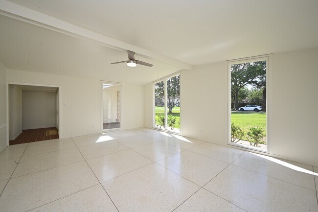 Building Photo - 14420 Westway Ln