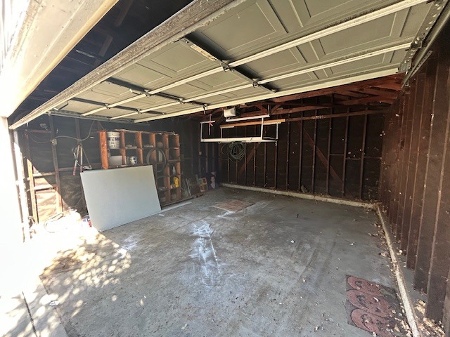 Garage interior - 11235 Lynrose St