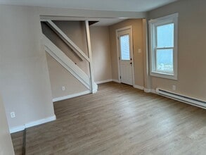 Building Photo - 8 New St