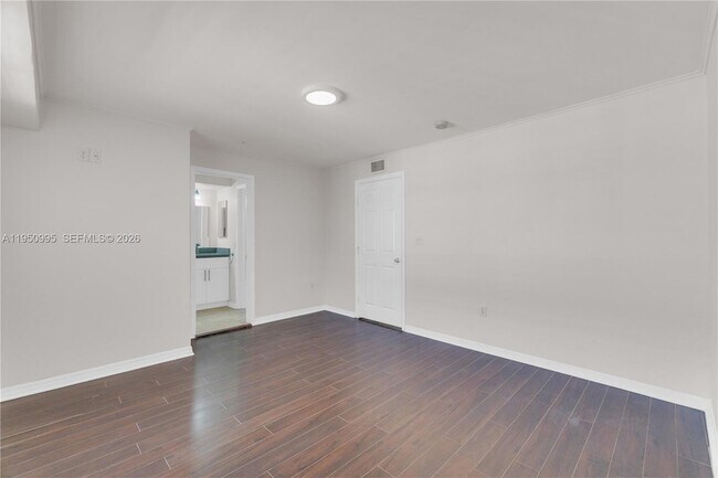 Building Photo - 2945 NE 185th St