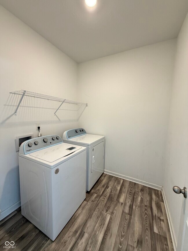 Building Photo - 1184 Lakeshore Dr