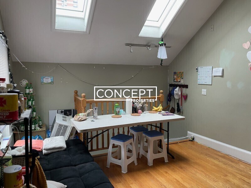 Building Photo - 12 Shepherd Ave