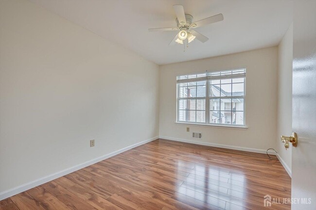 Building Photo - 919 Plymouth Rd