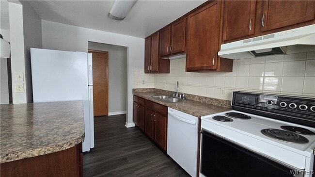 Building Photo - 1499 Wehrle Dr