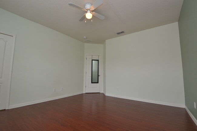 Building Photo - Gorgeous 3/2.5 Townhome in East Orlando ~ ...