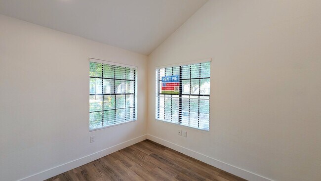 Building Photo - 3 Bedroom Townhome in the Dartmouth Trace Community Near N Dobson Rd and W University Dr!