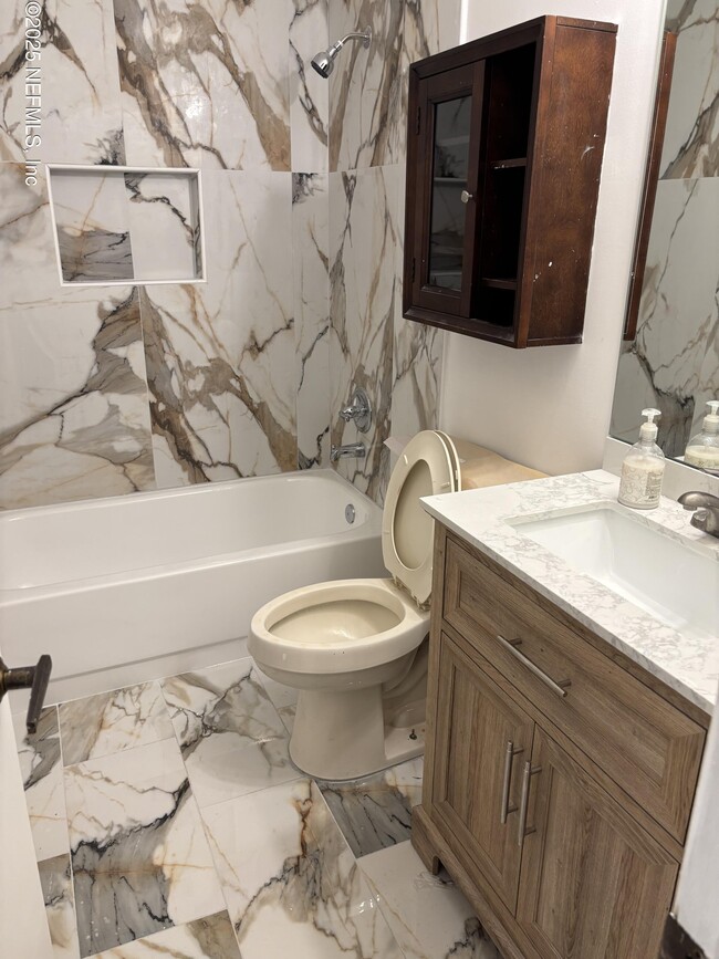 Primary Photo - 1565 Shearwater Dr