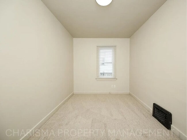 Building Photo - Charming 3 BD Home Across from Emerson Park – Move-In Ready!