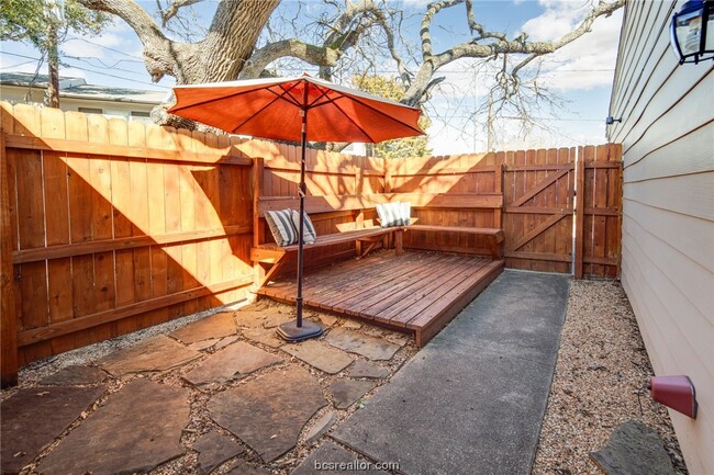 Building Photo - 2501 Longmire Dr