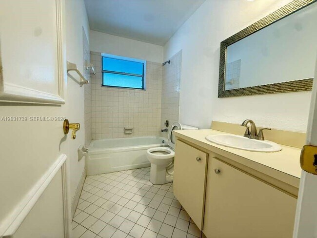 Building Photo - 8982 W Sample Rd
