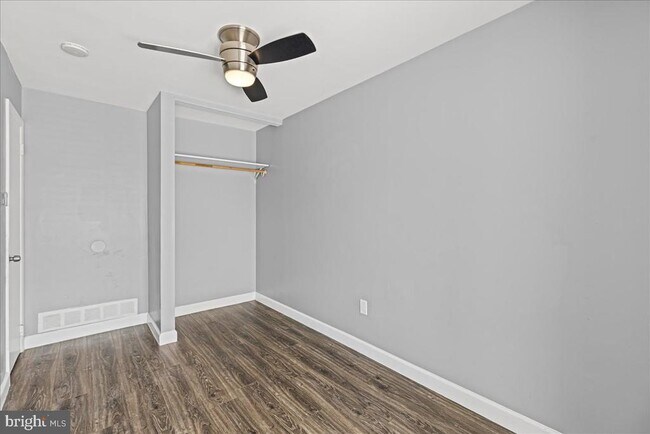 Building Photo - 148 Chelsea Cir