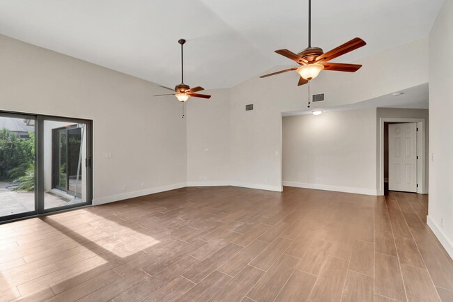 Building Photo - 7770 Villa Nova Dr