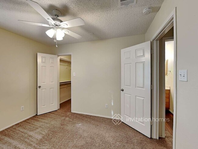 Building Photo - 2703 Magnolia Ln