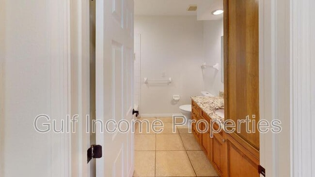 Building Photo - 224 Tarpon Ave