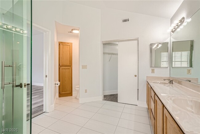 Building Photo - 4844 Maryvale Dr