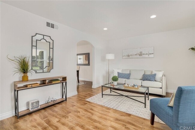 Primary Photo - 17751 La Rosa Ln