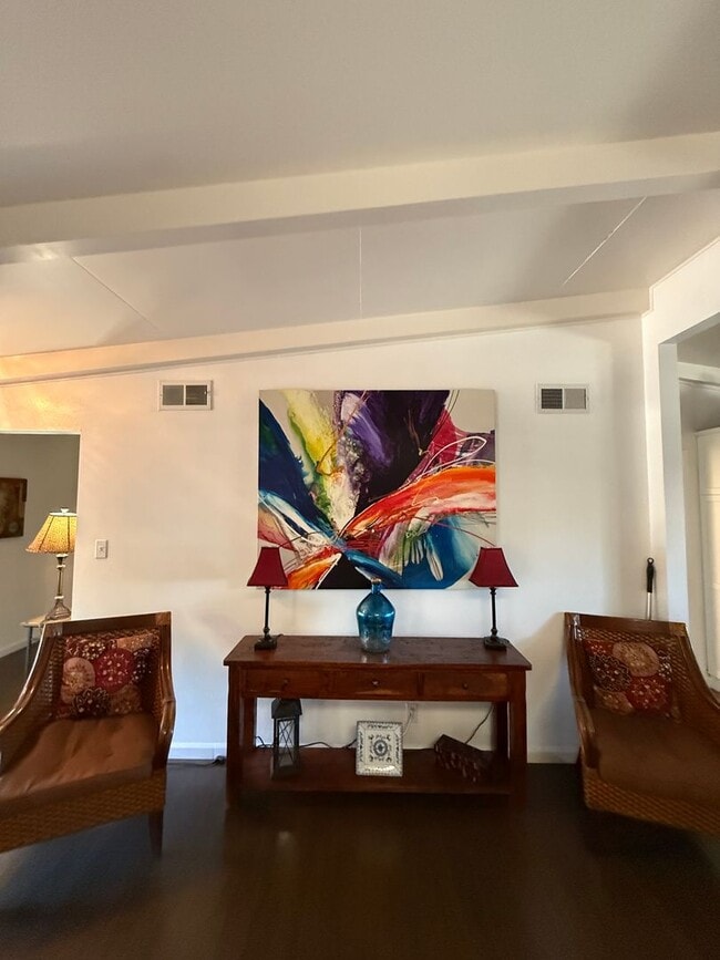 Building Photo - Stunning Fully Furnished 3 Bed-3 Bath Home with Den - Over 2300 Sq Ft.