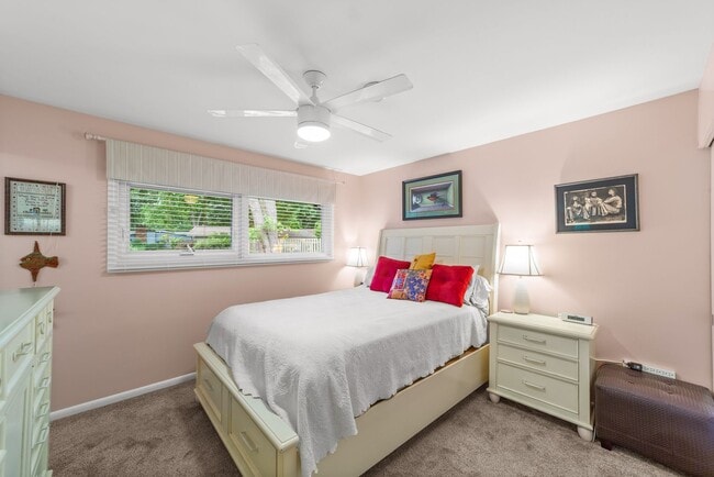 Building Photo - Fantastic 4-Bedroom with Updated Kitchen &...