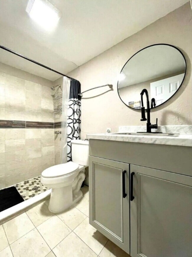 Building Photo - 1324 Catalpa Ln