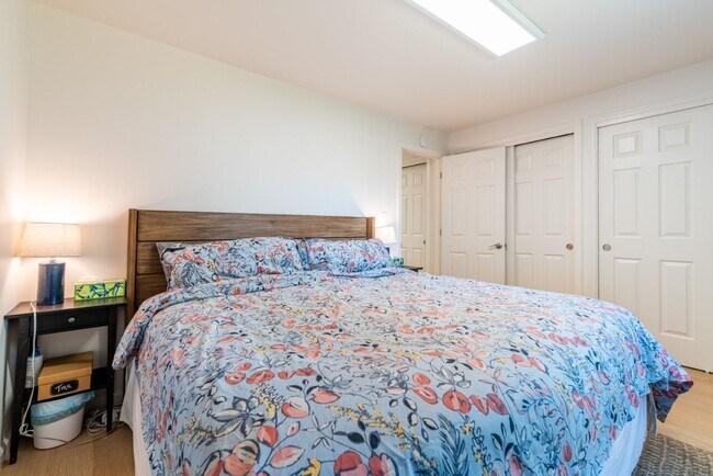 Building Photo - 4bd/1.75ba Shoreline Home