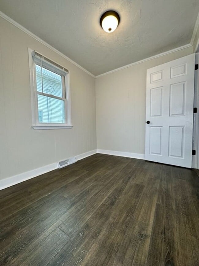 Building Photo - Charming 2 Bedroom 1 Bath Single Family Home!