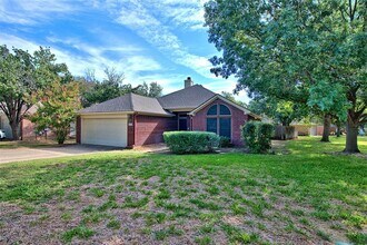 Building Photo - 101 Pecan Vista Ln