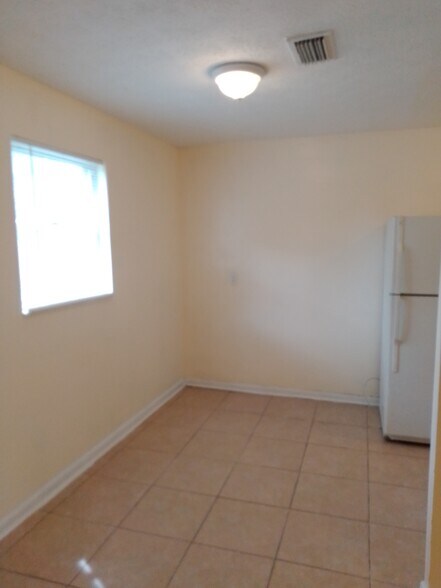 Building Photo - 2537 Chris Ct