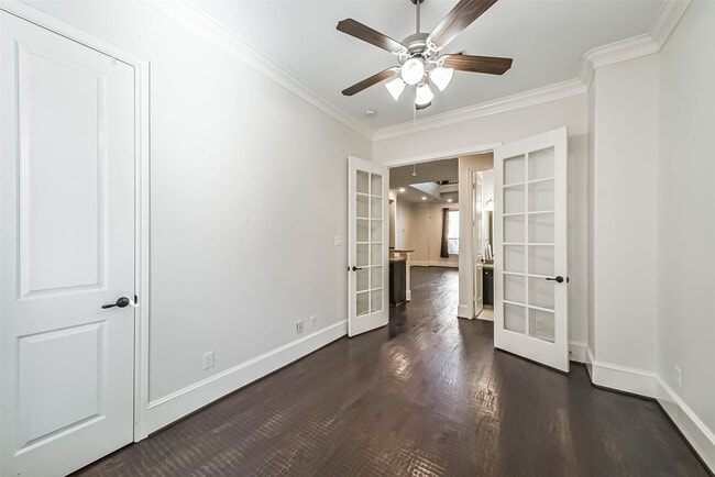 Building Photo - 1049 W 22nd St