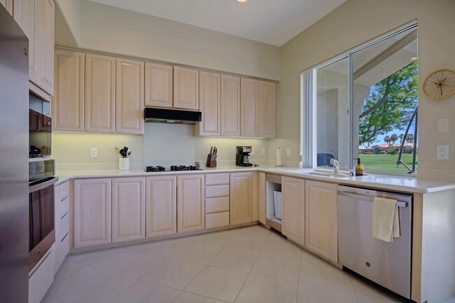 Building Photo - 425 Desert Holly Dr